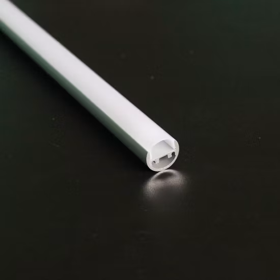 Apt027 Perfil de tubo LED Difusor de PC acrílico de 270 grados con tapas finales y cable de suspensión para luz lineal empotrada LED